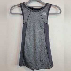 THE NORTH FACE Gray Athletic Swing back top Size small‎